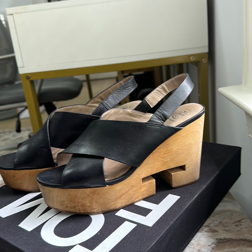 Tory Burch Black Cross Wooden Wedge Shoe Women’s